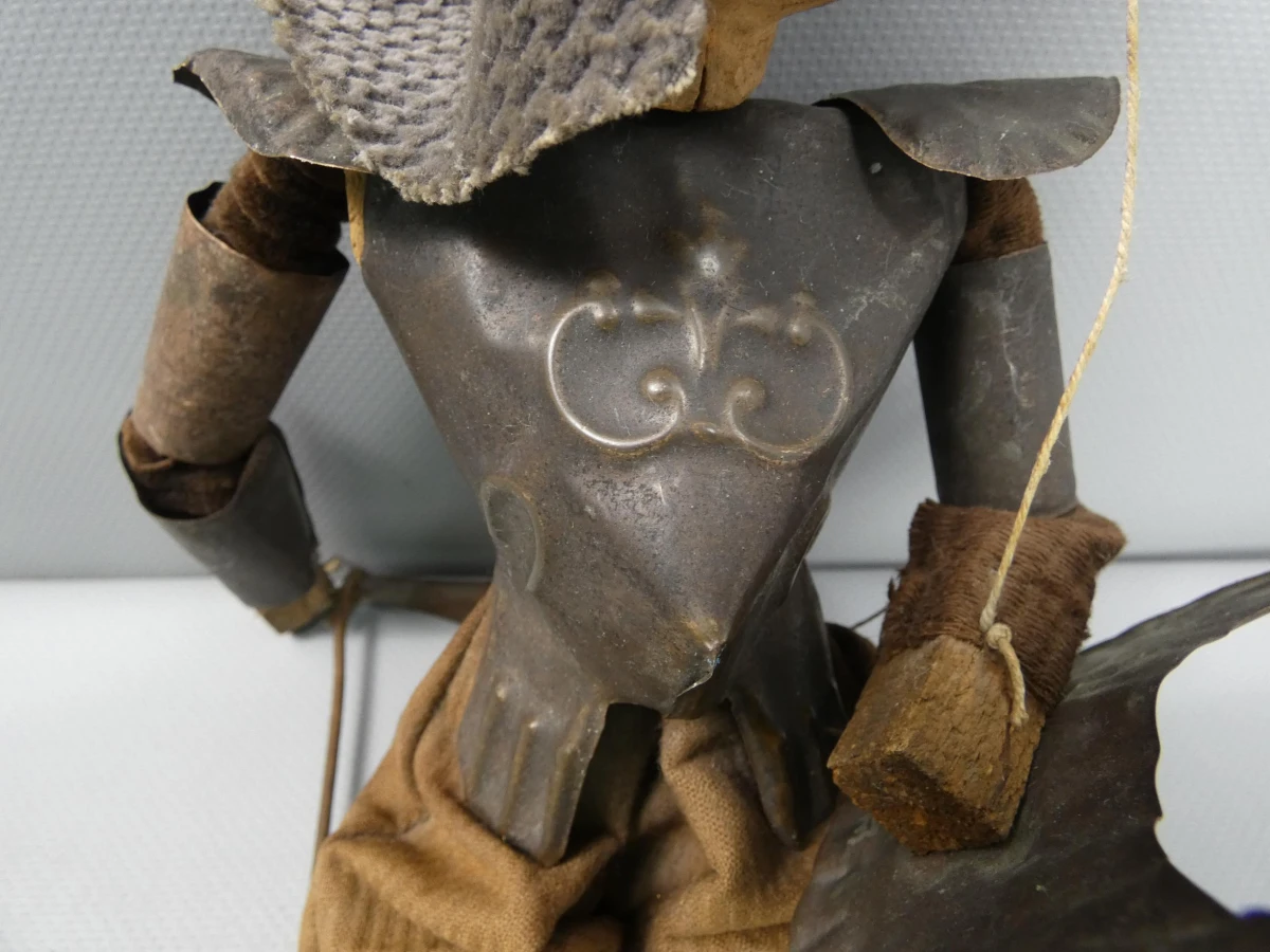 Vintage metalen en houten marionet pop
