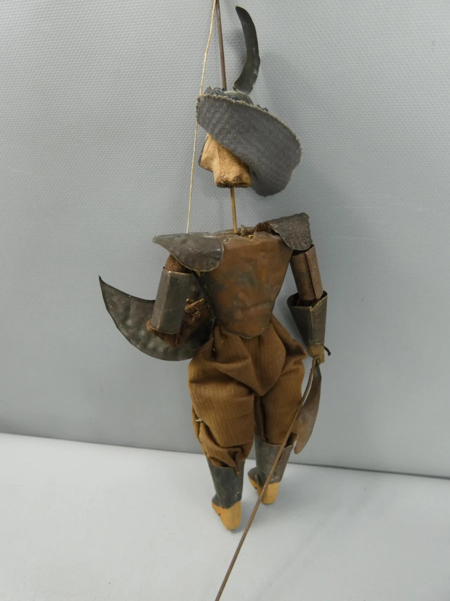 Vintage metalen en houten marionet pop