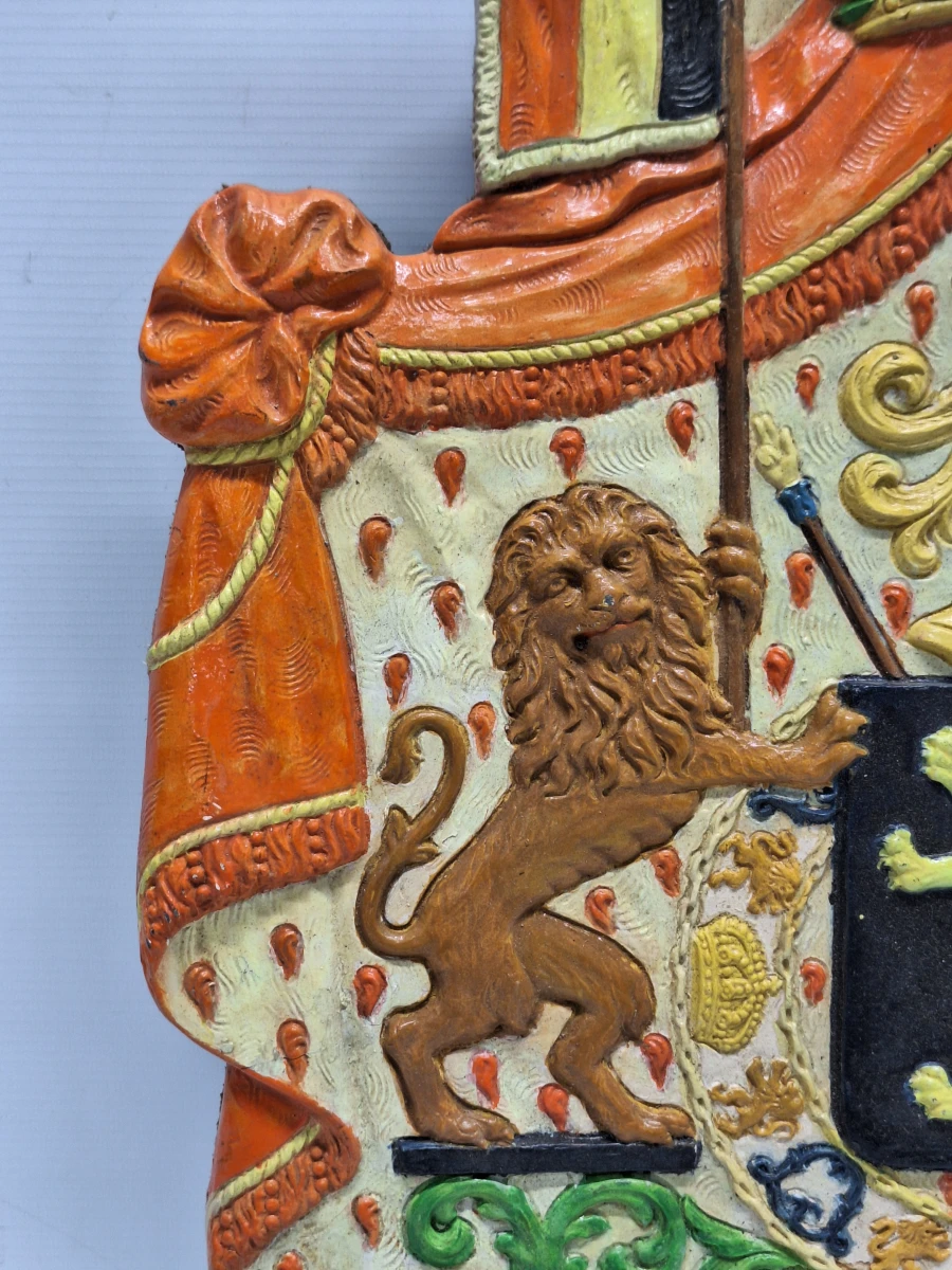Gipsen replica van het wapenschild van België