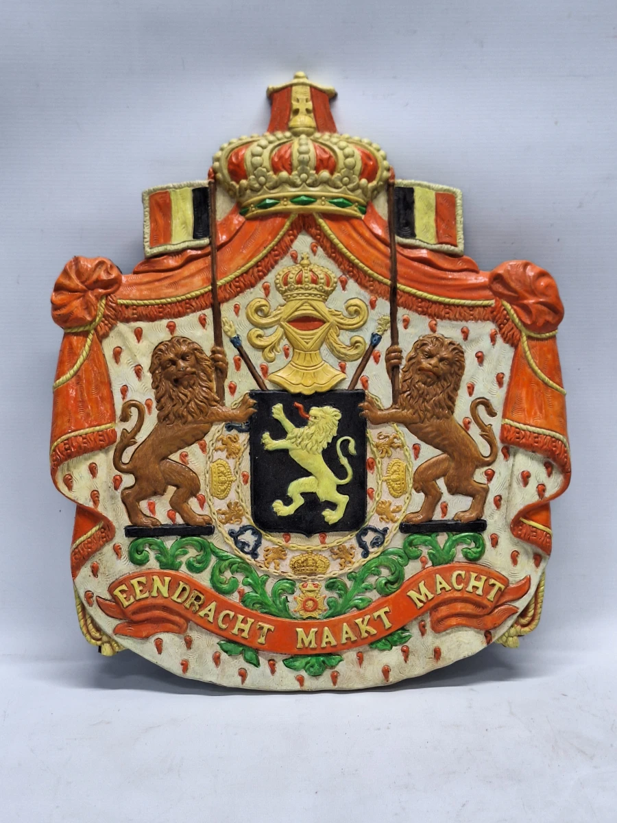Gipsen replica van het wapenschild van België