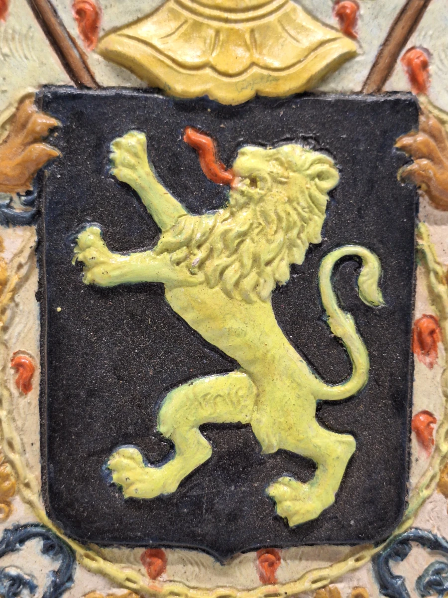 Gipsen replica van het wapenschild van België