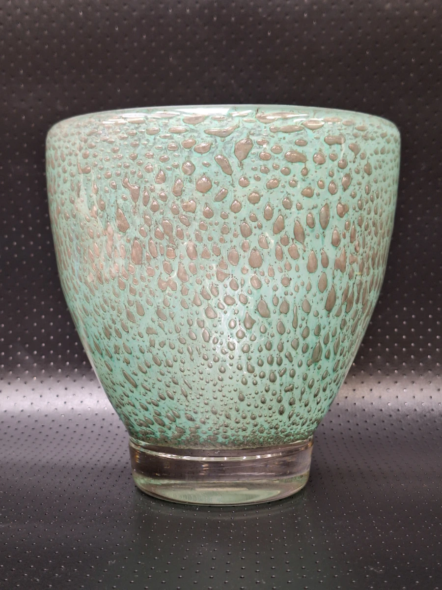 Mondgeblazen glazen designvaas van DutZ Collection - Jade groen met unieke bubbelstructuur