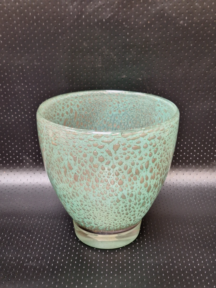 Mondgeblazen glazen designvaas van DutZ Collection - Jade groen met unieke bubbelstructuur