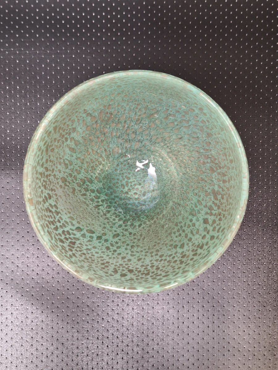 Mondgeblazen glazen designvaas van DutZ Collection - Jade groen met unieke bubbelstructuur