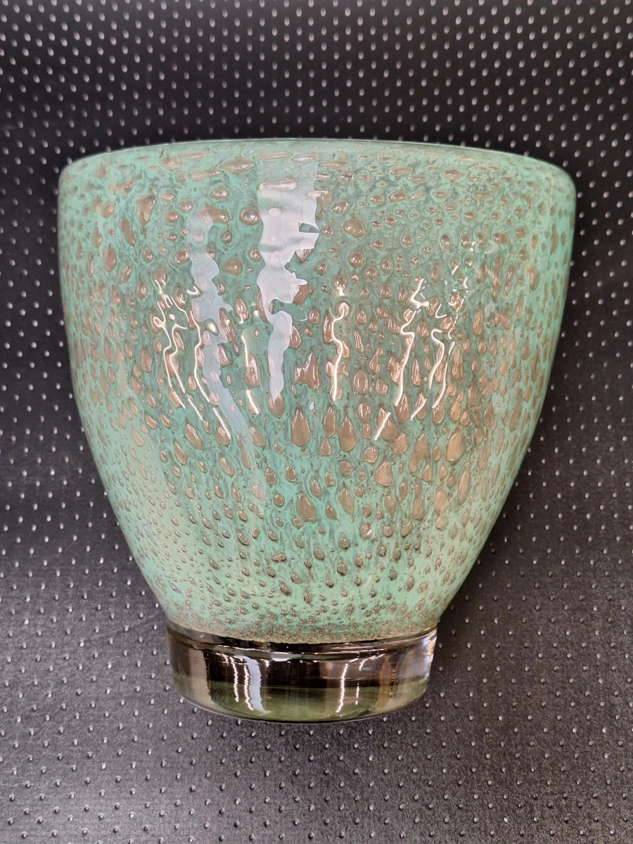 Mondgeblazen glazen designvaas van DutZ Collection - Jade groen met unieke bubbelstructuur