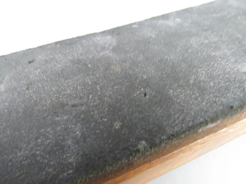 Vintage wetsteen in houten opbergdoos (22.5 x 8.8 x 3.5 cm)