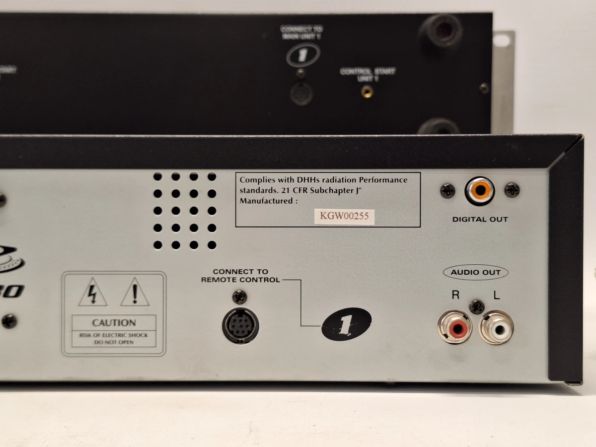 BST CDD-230 professionele Dual CD-Player - Betrouwbare Rackmount DJ & PA speler