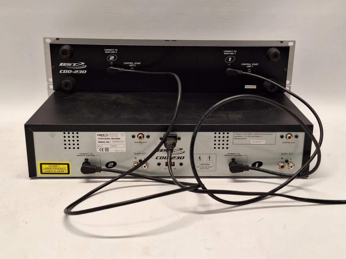 BST CDD-230 professionele Dual CD-Player - Betrouwbare Rackmount DJ & PA speler