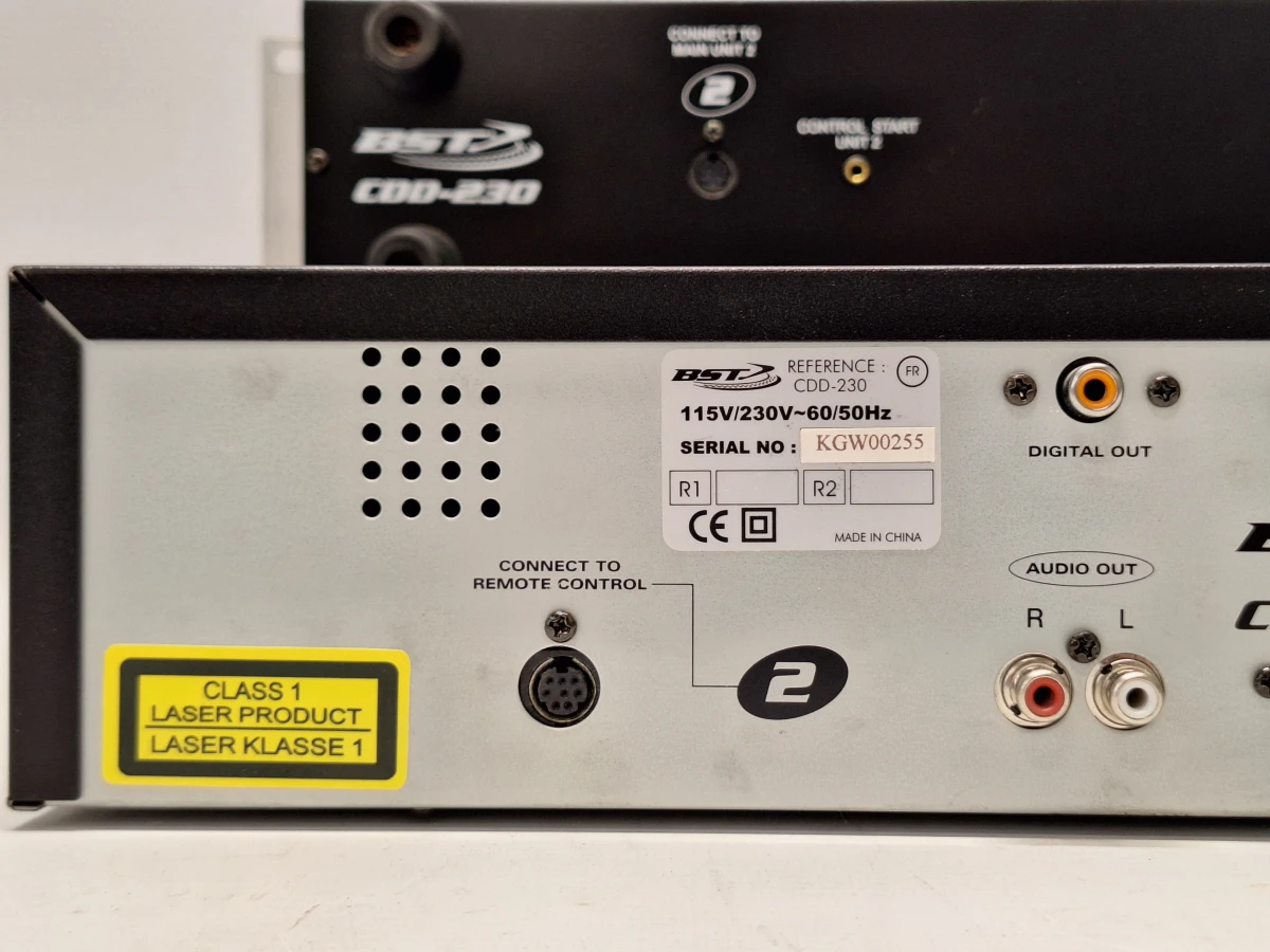 BST CDD-230 professionele Dual CD-Player - Betrouwbare Rackmount DJ & PA speler
