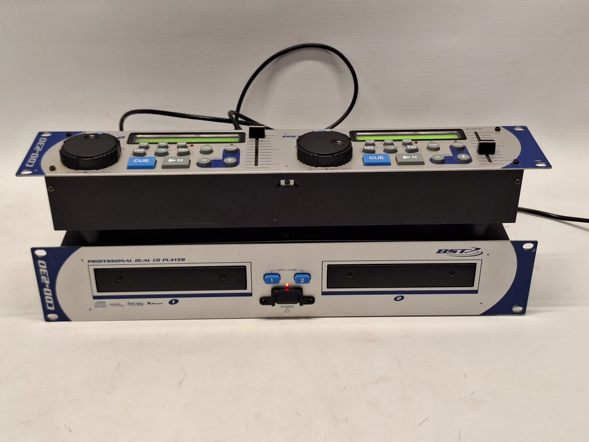 BST CDD-230 professionele Dual CD-Player - Betrouwbare Rackmount DJ & PA speler