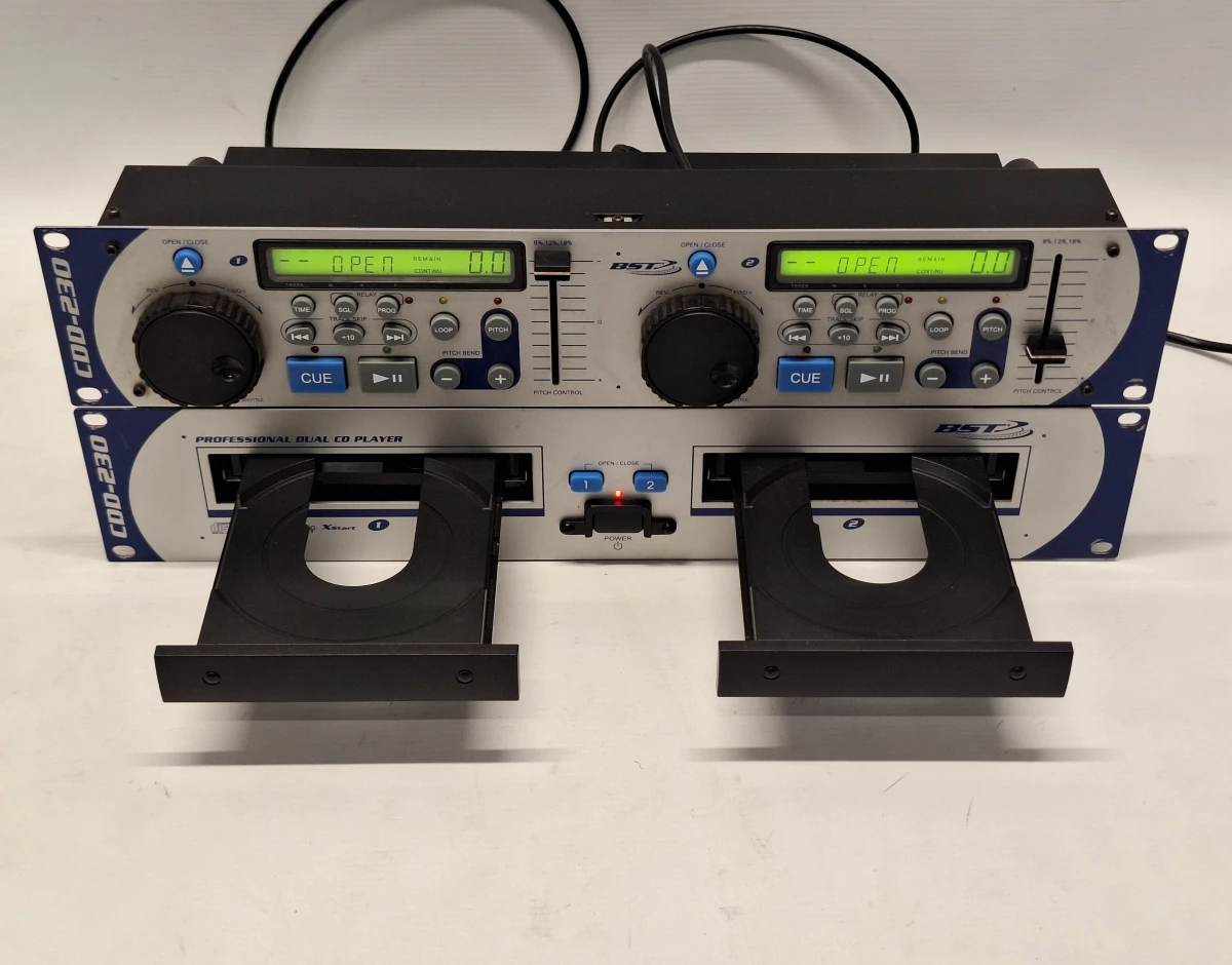 BST CDD-230 professionele Dual CD-Player - Betrouwbare Rackmount DJ & PA speler