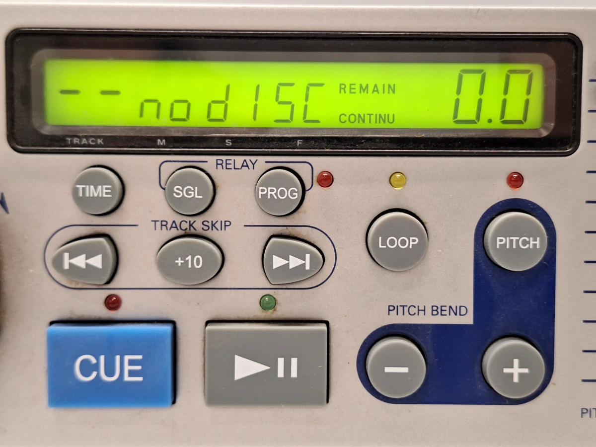 BST CDD-230 professionele Dual CD-Player - Betrouwbare Rackmount DJ & PA speler