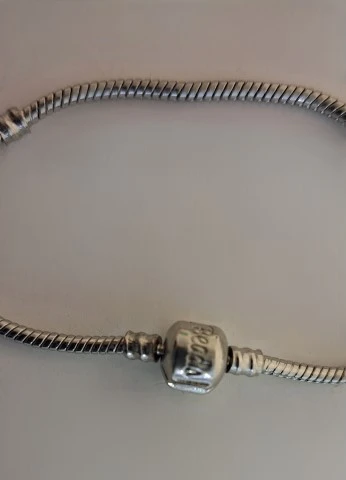 Lot Pandora bedel en armband
