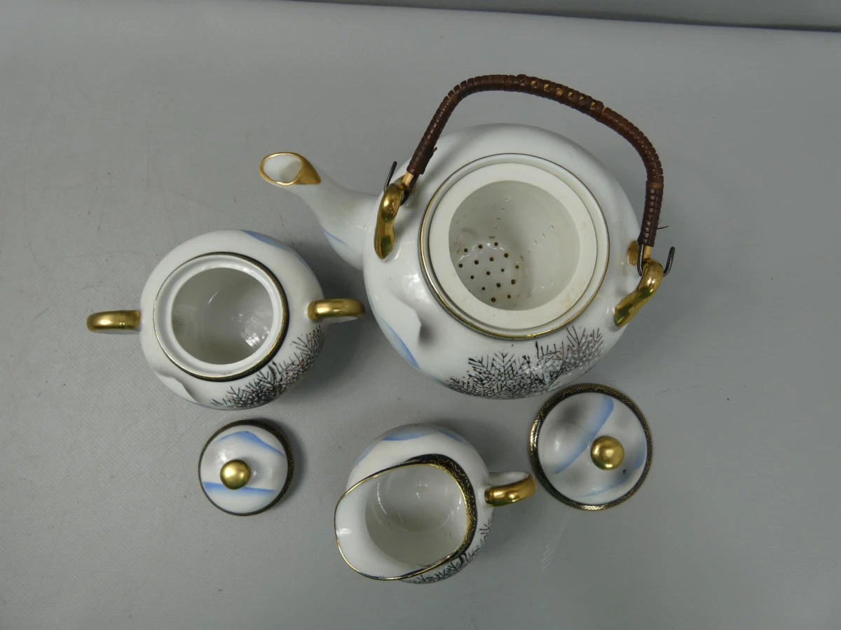 Vintage Aziatische porseleinen theeservies met gouden accenten
