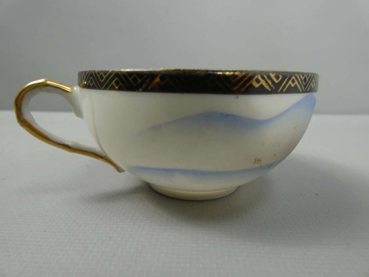 Vintage Aziatische porseleinen theeservies met gouden accenten