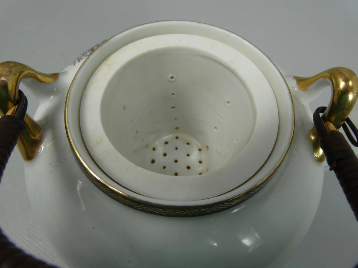 Vintage Aziatische porseleinen theeservies met gouden accenten