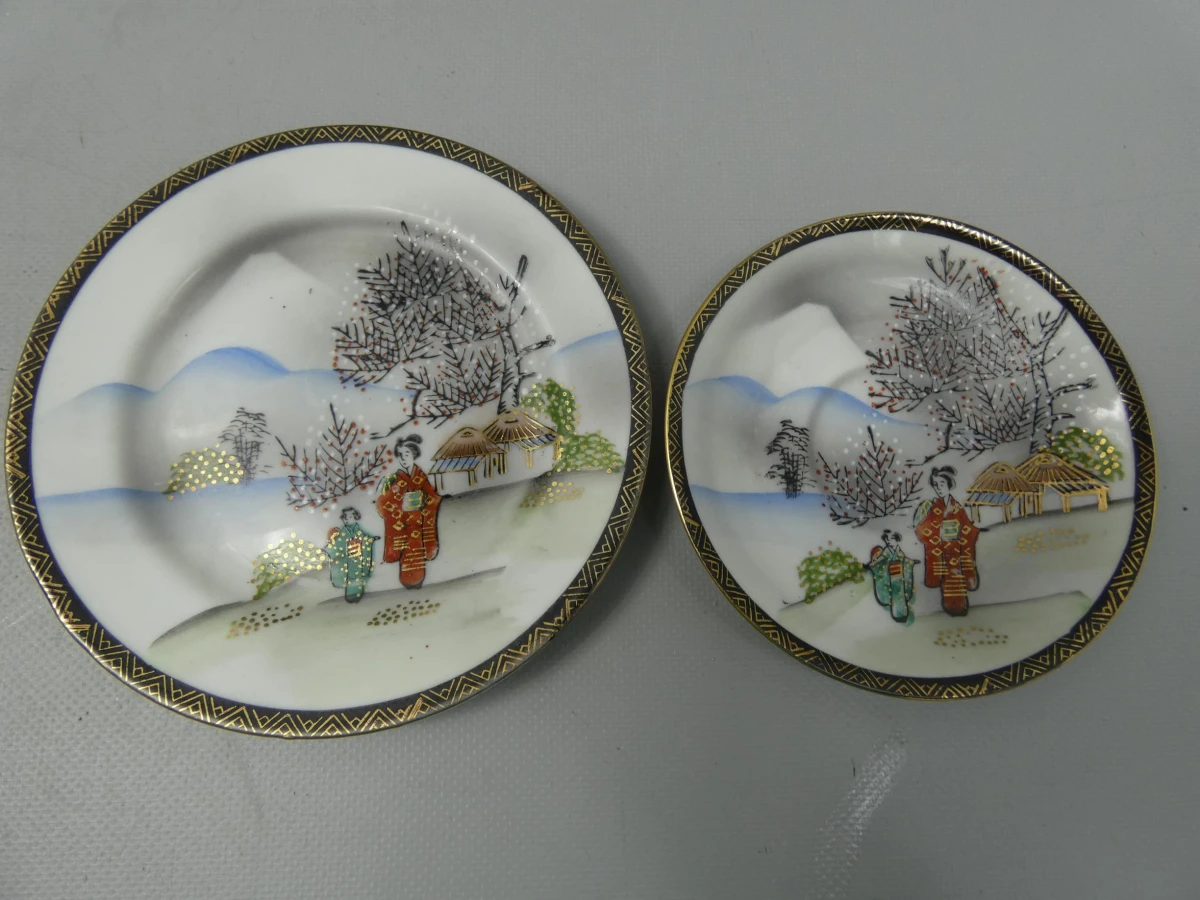 Vintage Aziatische porseleinen theeservies met gouden accenten