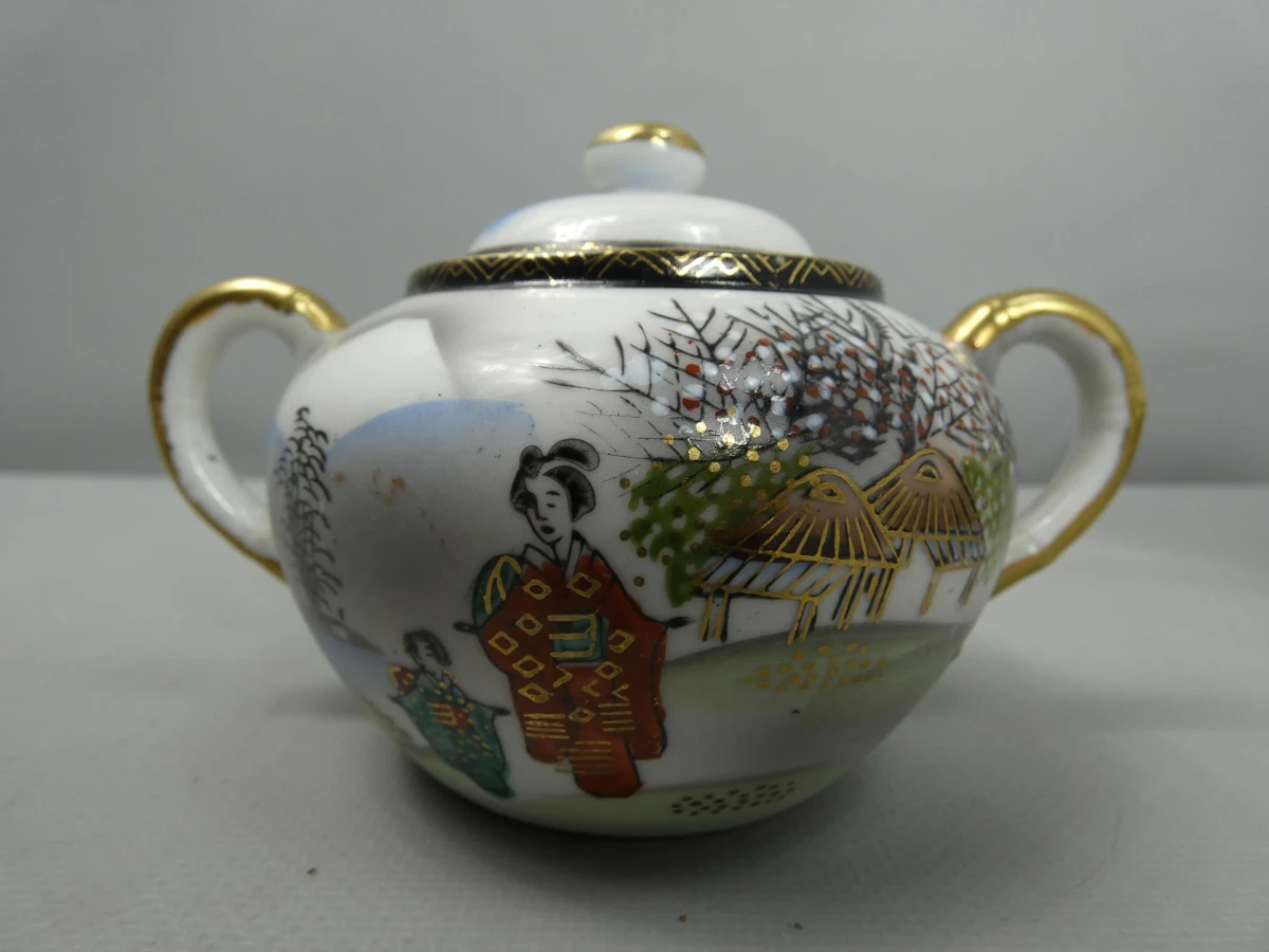 Vintage Aziatische porseleinen theeservies met gouden accenten