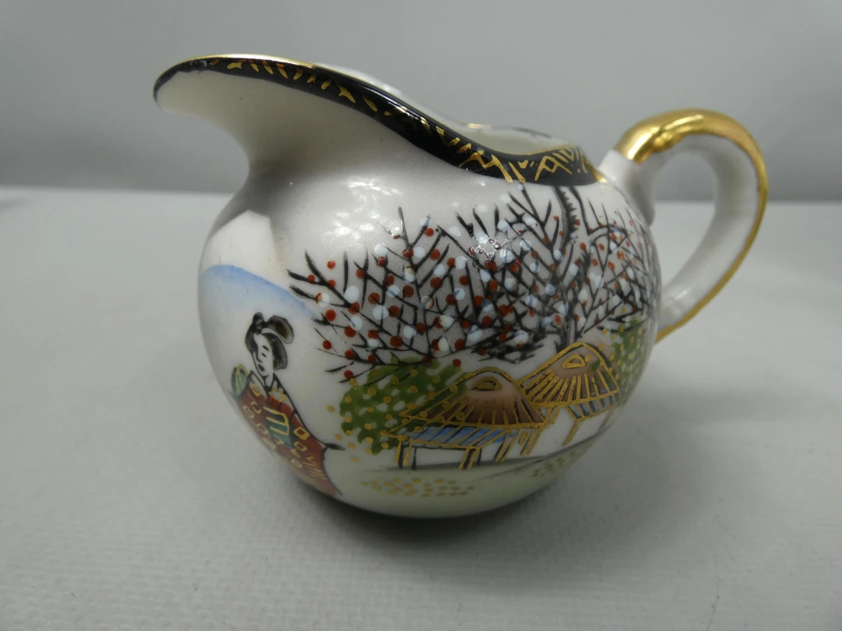 Vintage Aziatische porseleinen theeservies met gouden accenten