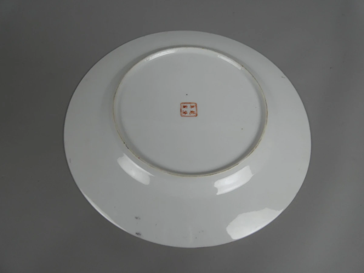 Kleurrijk Chinees porseleinen bord met hanen