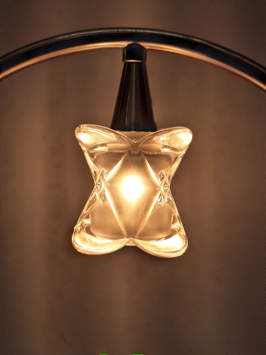 Mantra "Rosa del Desierto" design tafellamp - satijn Nikkel & Melkglas