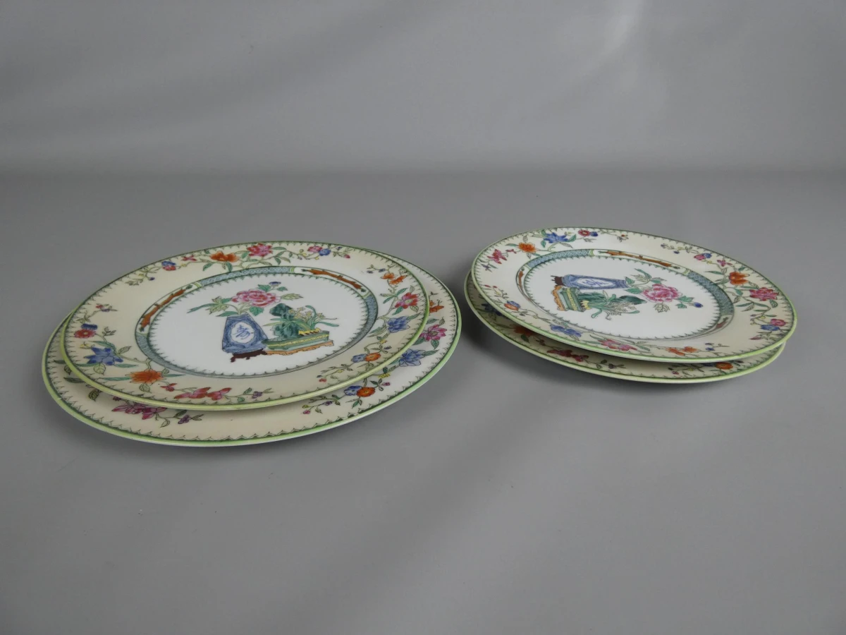 Set van 4 handbeschilderde Aziatische borden