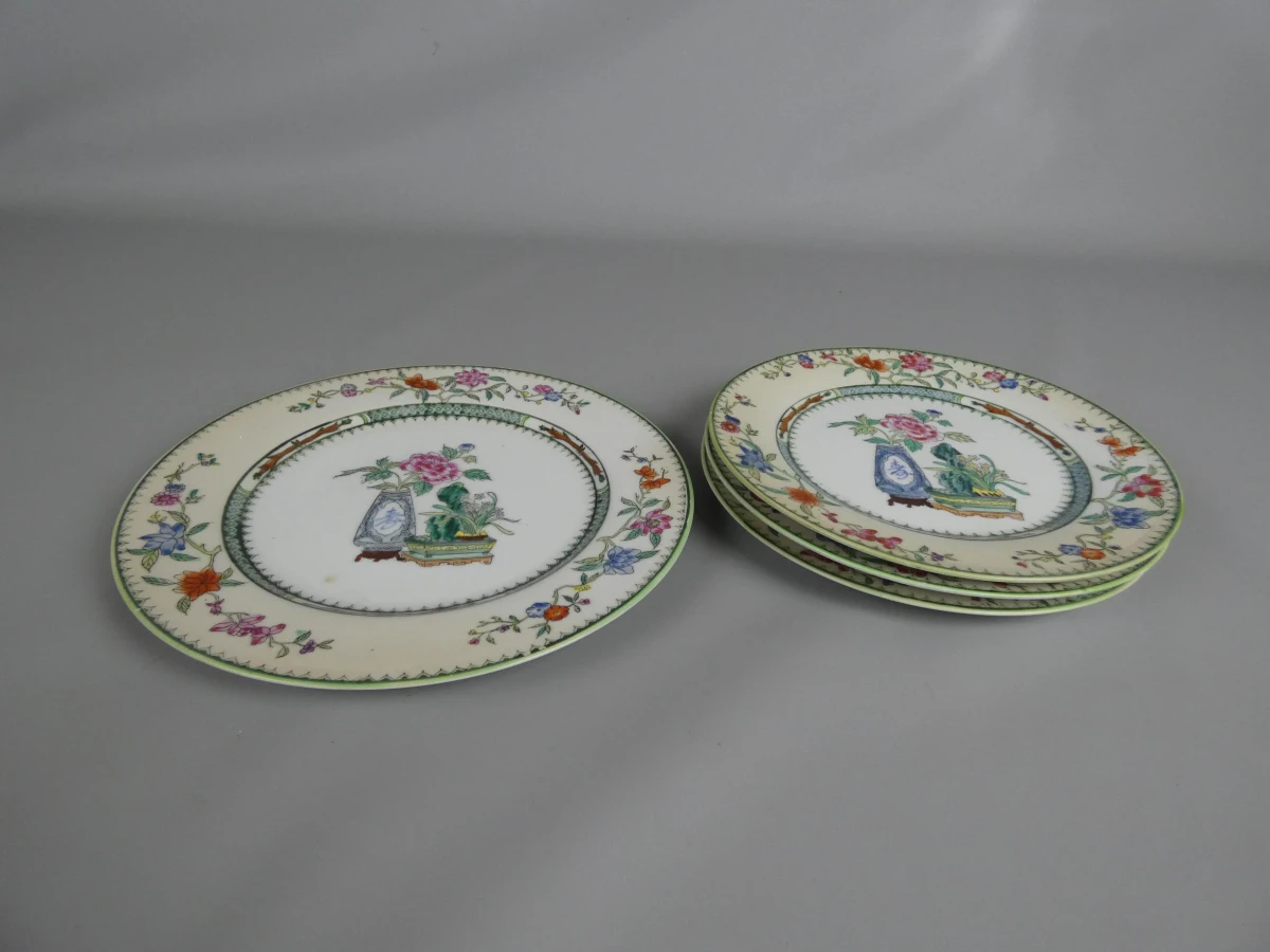 Set van 4 handbeschilderde Aziatische borden