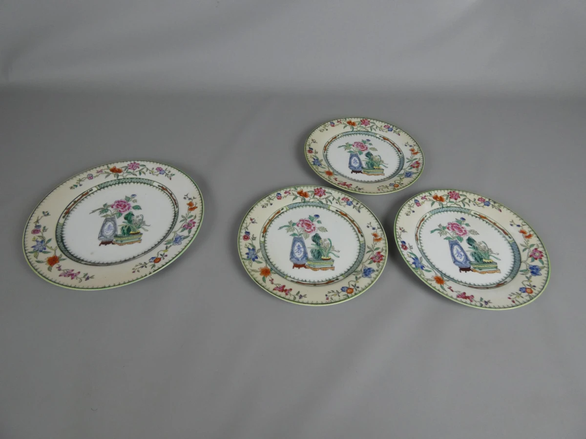 Set van 4 handbeschilderde Aziatische borden
