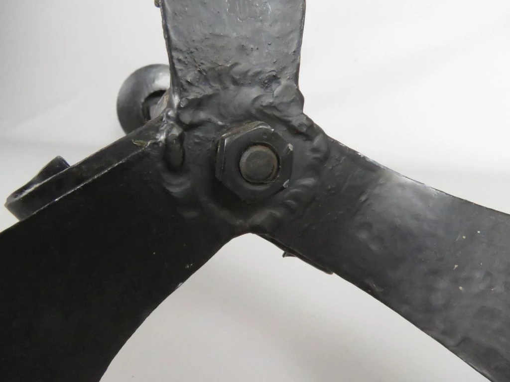 Grote Smeedijzeren Kandeláar met Kettingschacht
