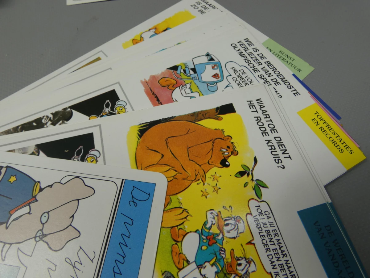 vintage Disney Mickey Mouse fichenbox + quiz kaartjes