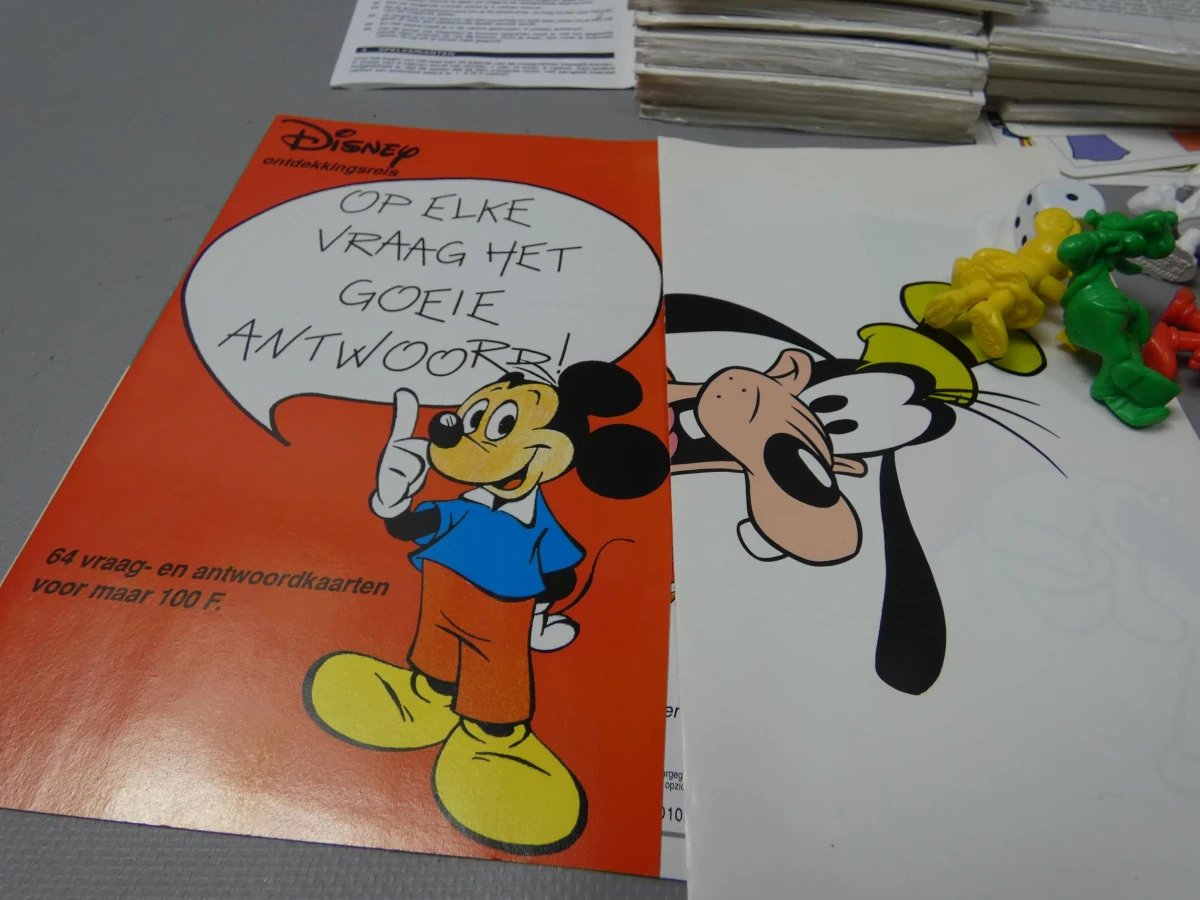 vintage Disney Mickey Mouse fichenbox + quiz kaartjes