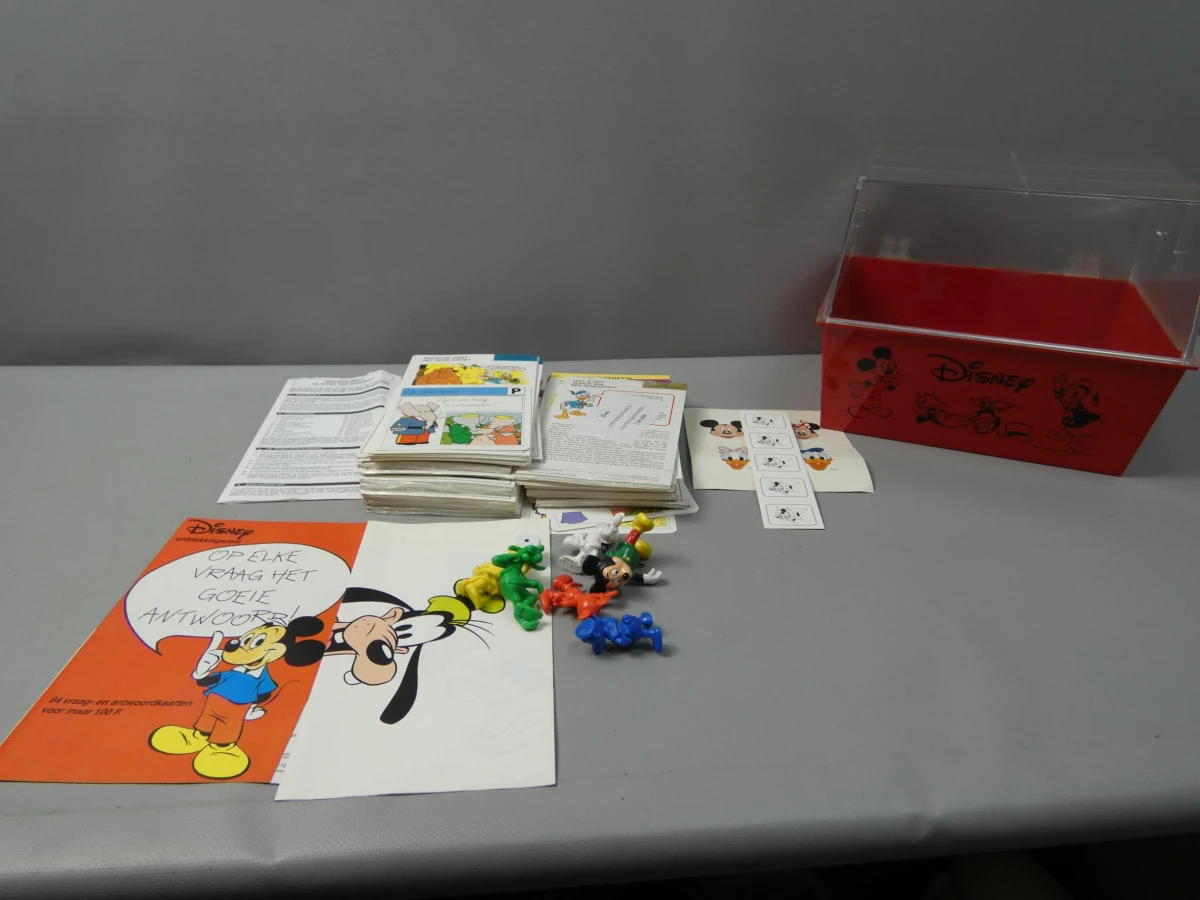 vintage Disney Mickey Mouse fichenbox + quiz kaartjes
