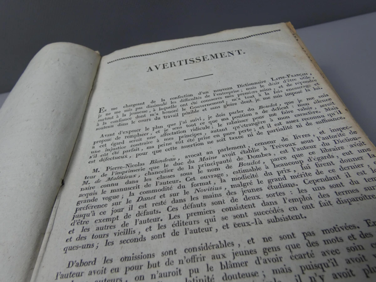 Antiek Frans-Latijns-Latijns-Frans woordenboek 1826