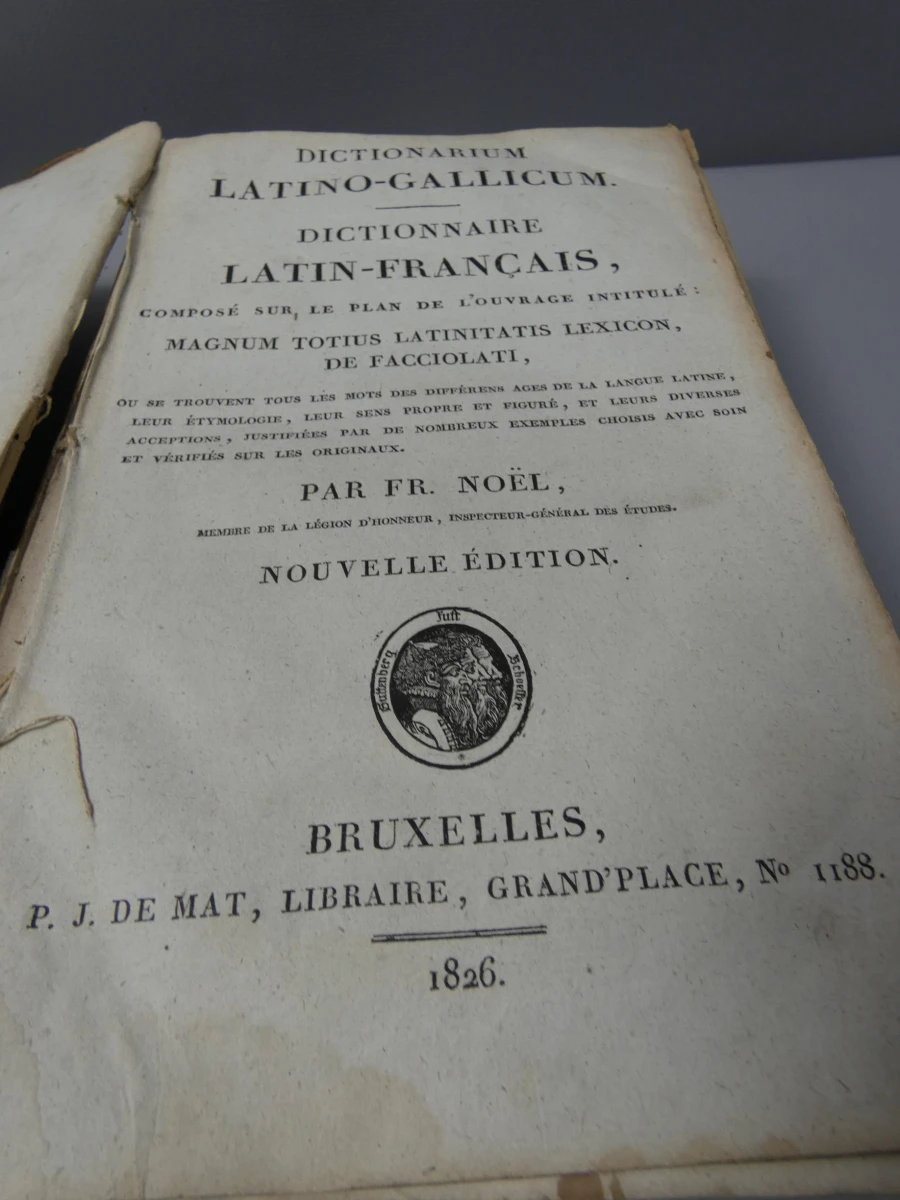 Antiek Frans-Latijns-Latijns-Frans woordenboek 1826