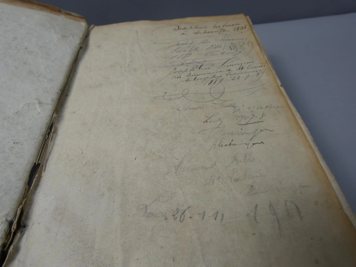 Antiek Frans-Latijns-Latijns-Frans woordenboek 1826