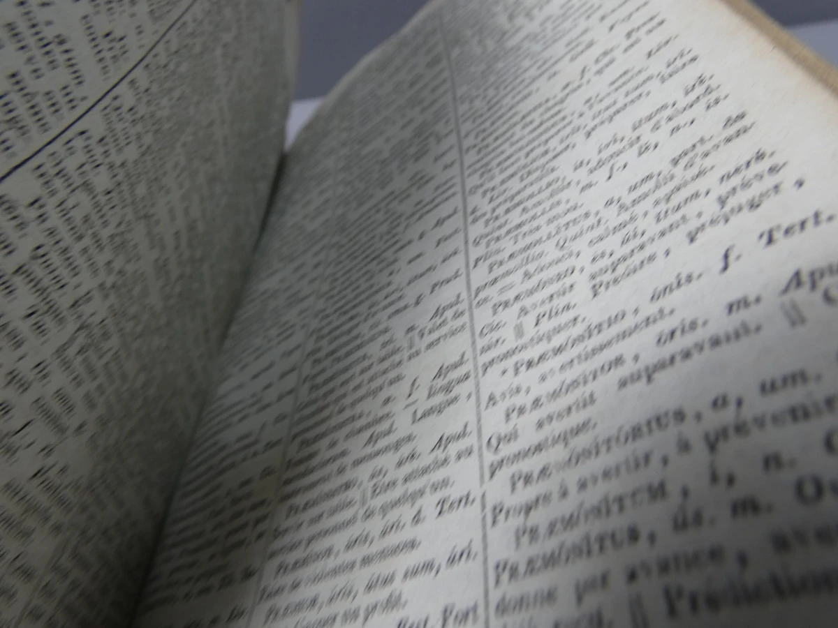 Antiek Frans-Latijns-Latijns-Frans woordenboek 1826
