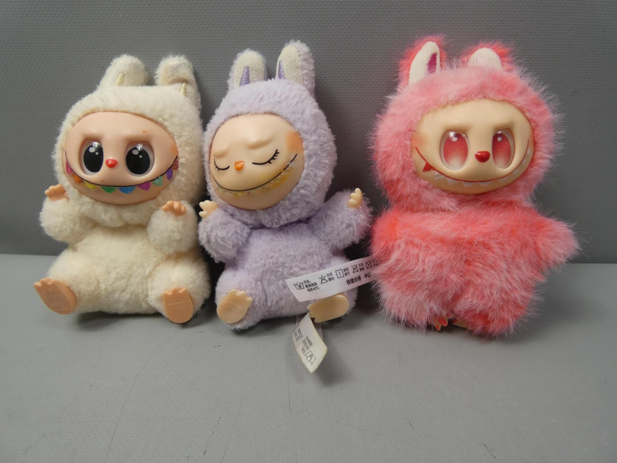 3 Labubu's kleine knuffeltjes