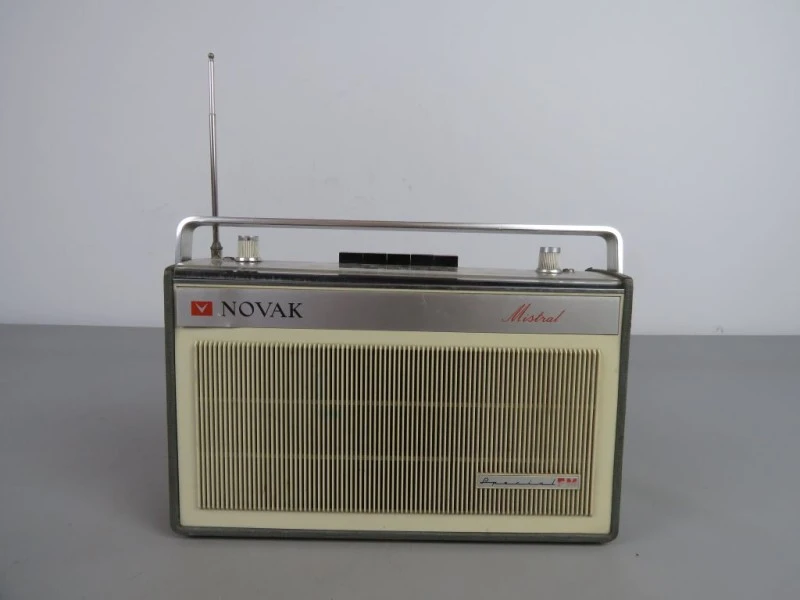Draagbare radio Novak Mistral (type 4029)