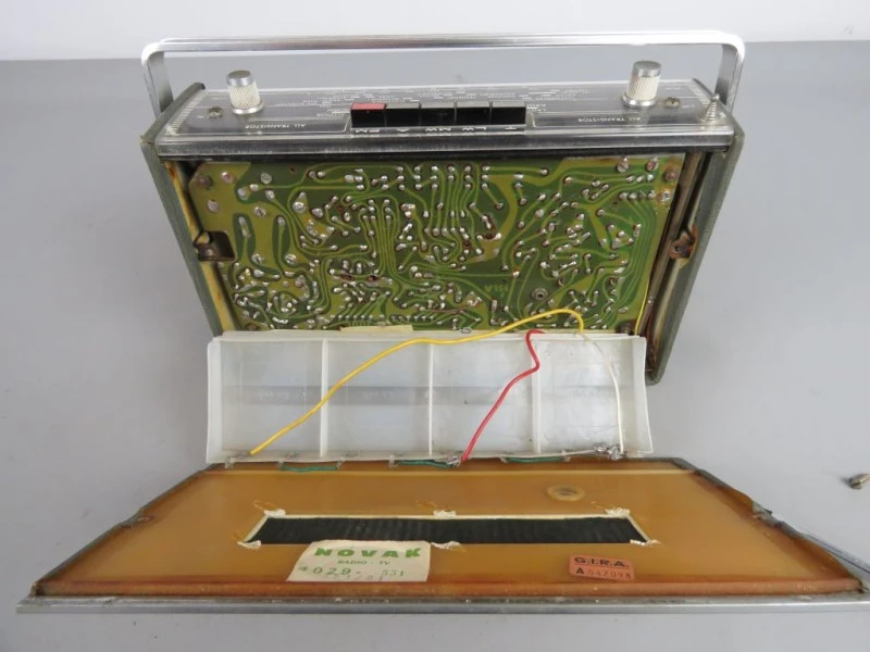 Draagbare radio Novak Mistral (type 4029)