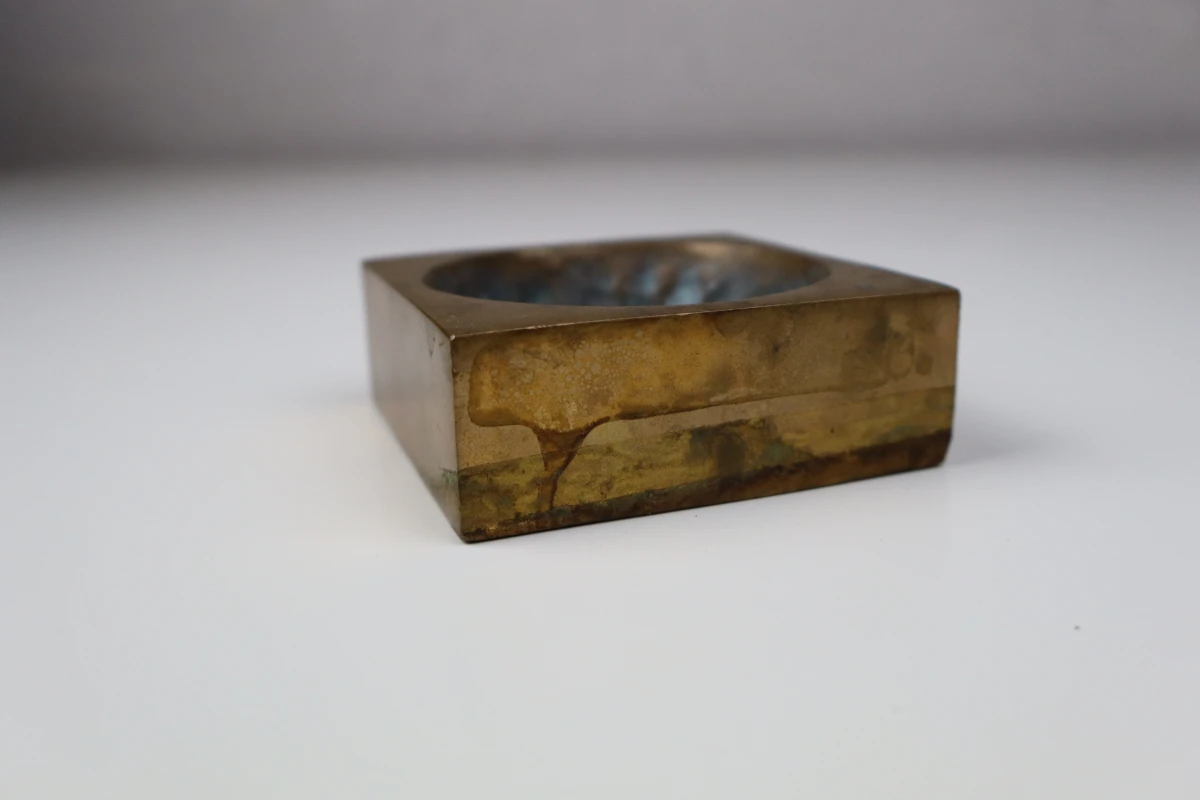 Bronzen paperweight met signatuur van Monique Gerber