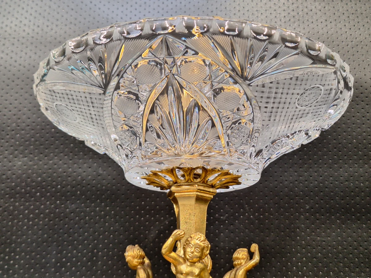 Hollywood Regency tafelstuk - kristallen schaal met vergulde "putti" en "nimf"