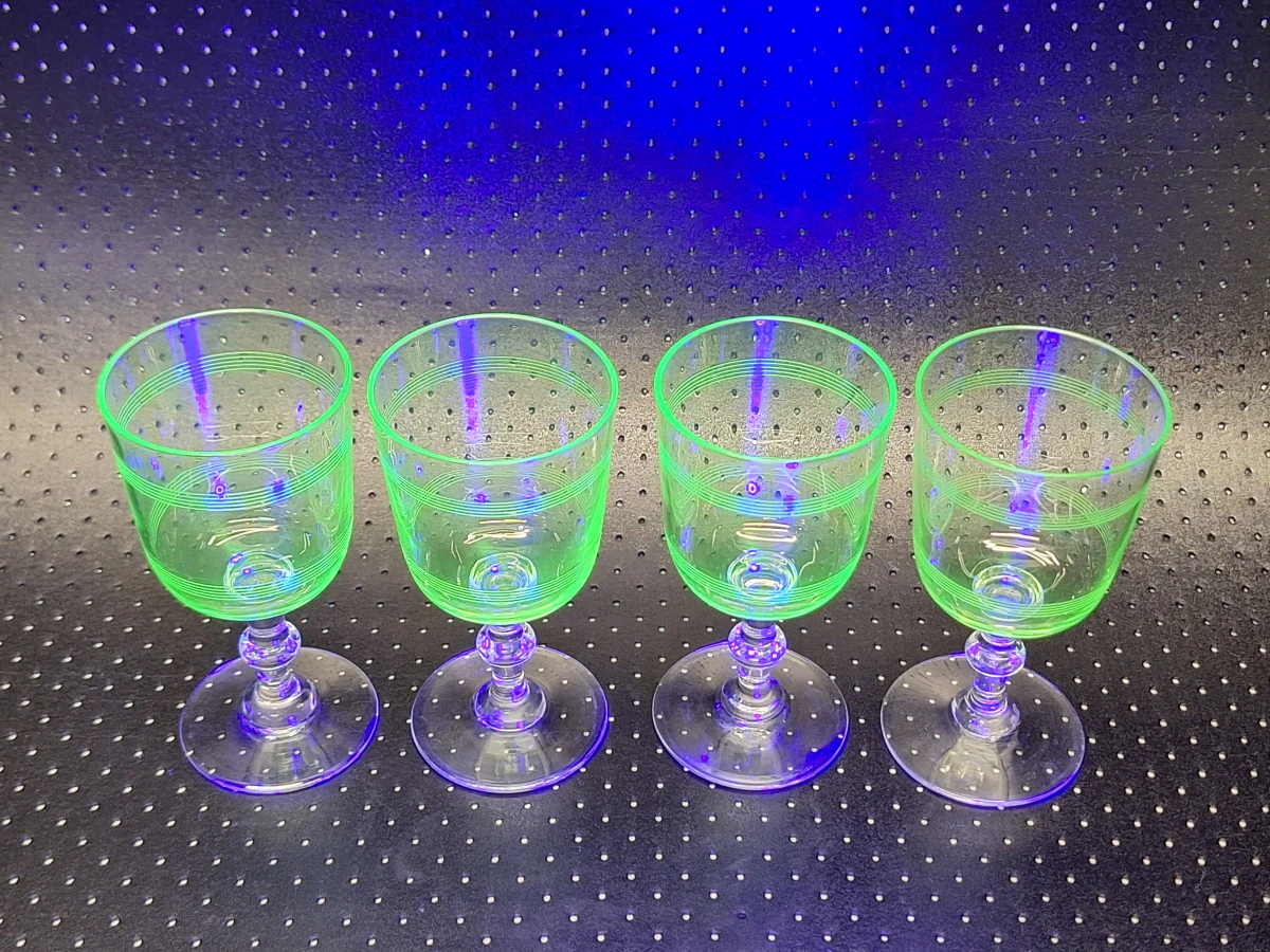 Antieke Art Deco Uraniumglazen - Set van 4