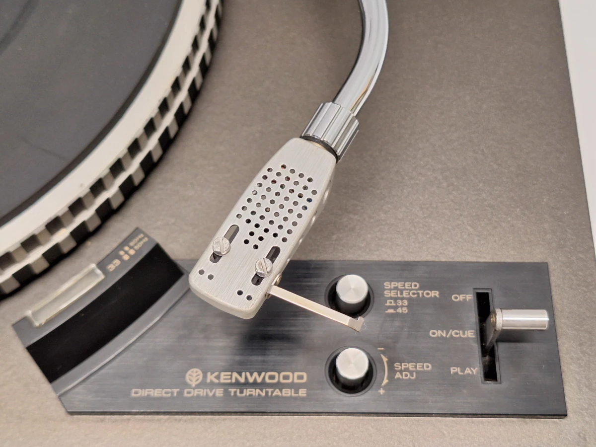 Kenwood KD-2070 - Vintage Direct Drive platenspeler uit de gouden HiFi-jaren
