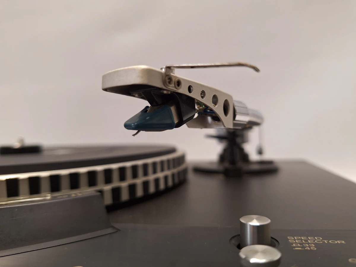 Kenwood KD-2070 - Vintage Direct Drive platenspeler uit de gouden HiFi-jaren