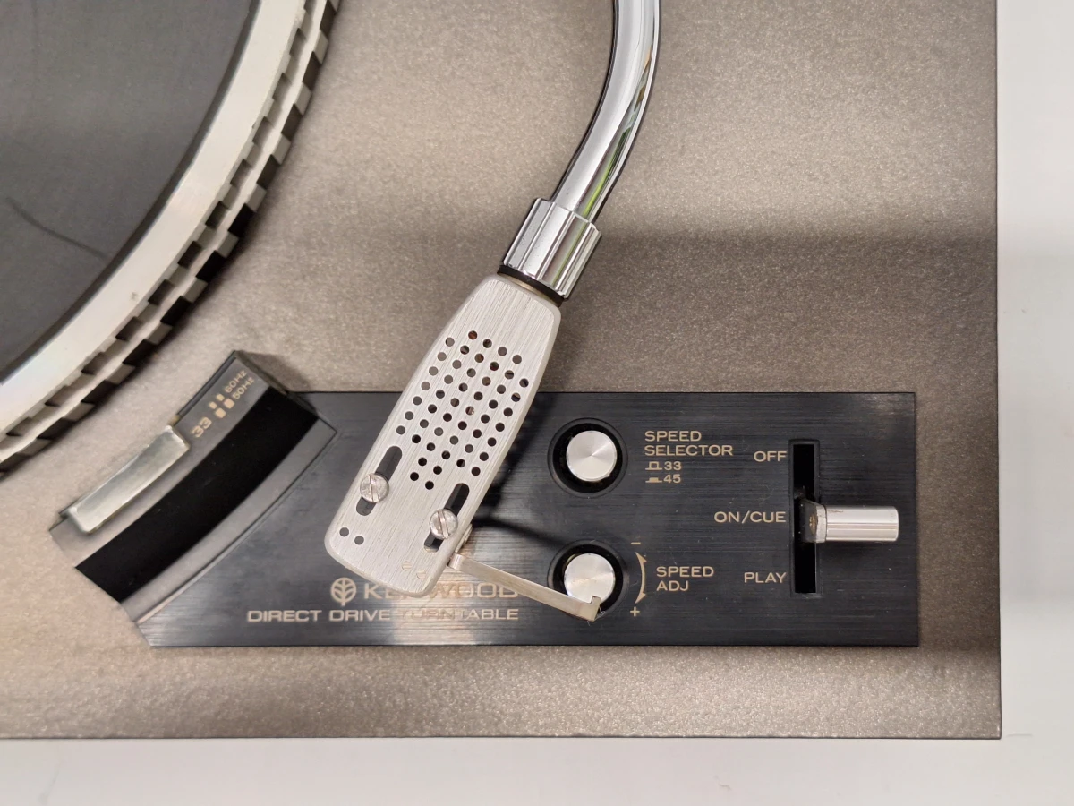 Kenwood KD-2070 - Vintage Direct Drive platenspeler uit de gouden HiFi-jaren