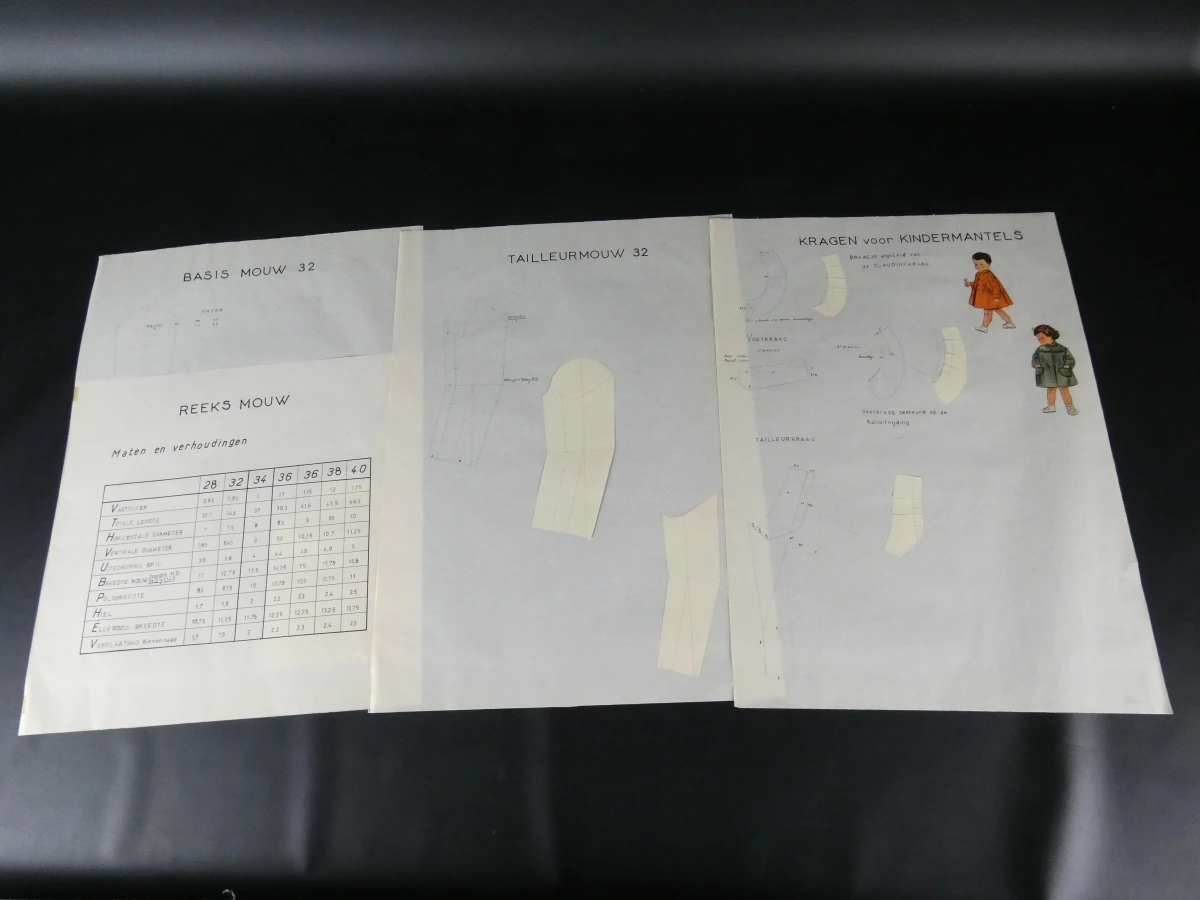 Vintage portfolio kleedrmakerij studieplaten