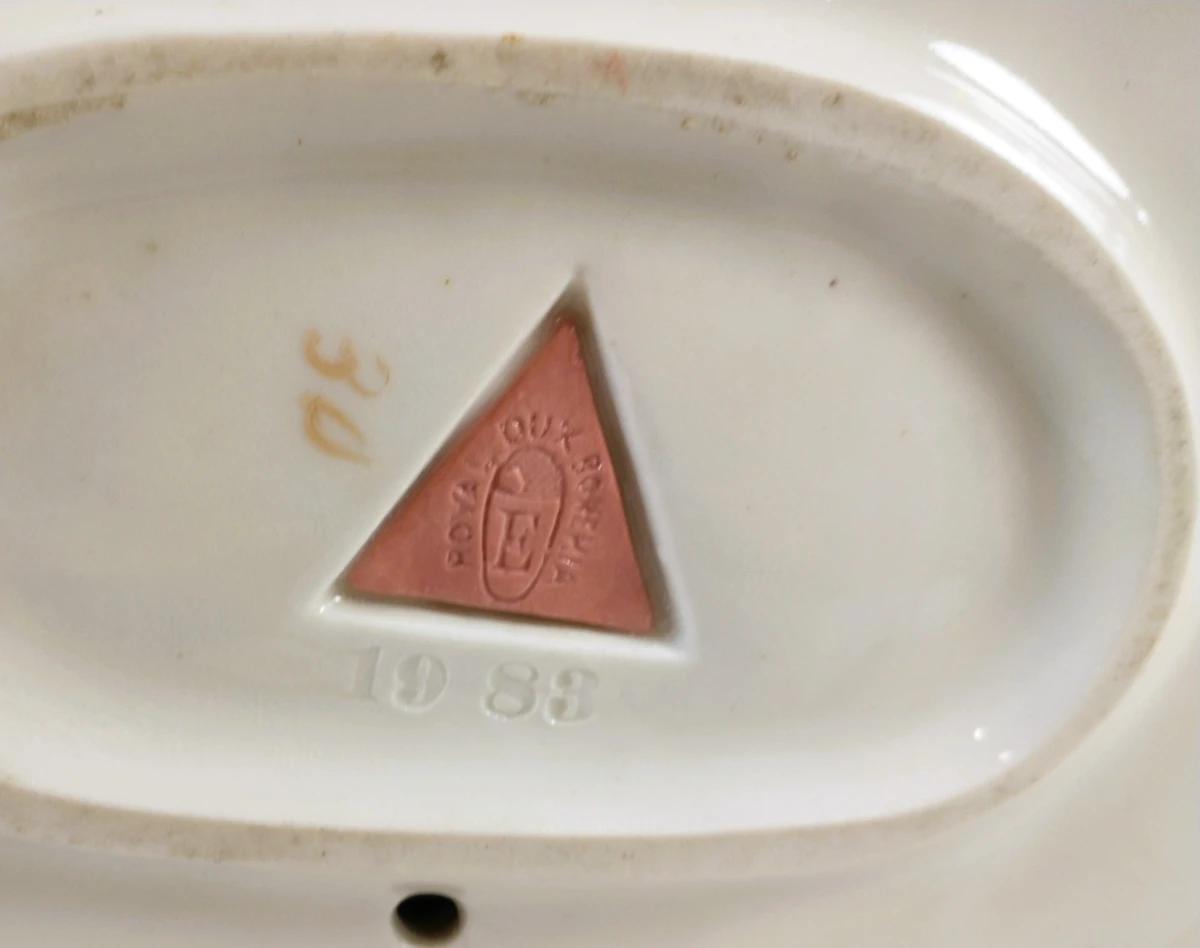 Royal Dux Bohemia porseleinen beeld van klassiek paar – model 1983