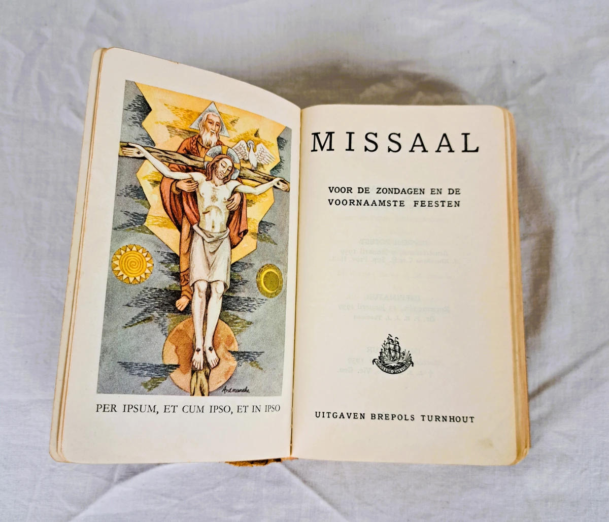 Set van twee katholieke liturgische boeken van Brepols Turnhout in lederen band
