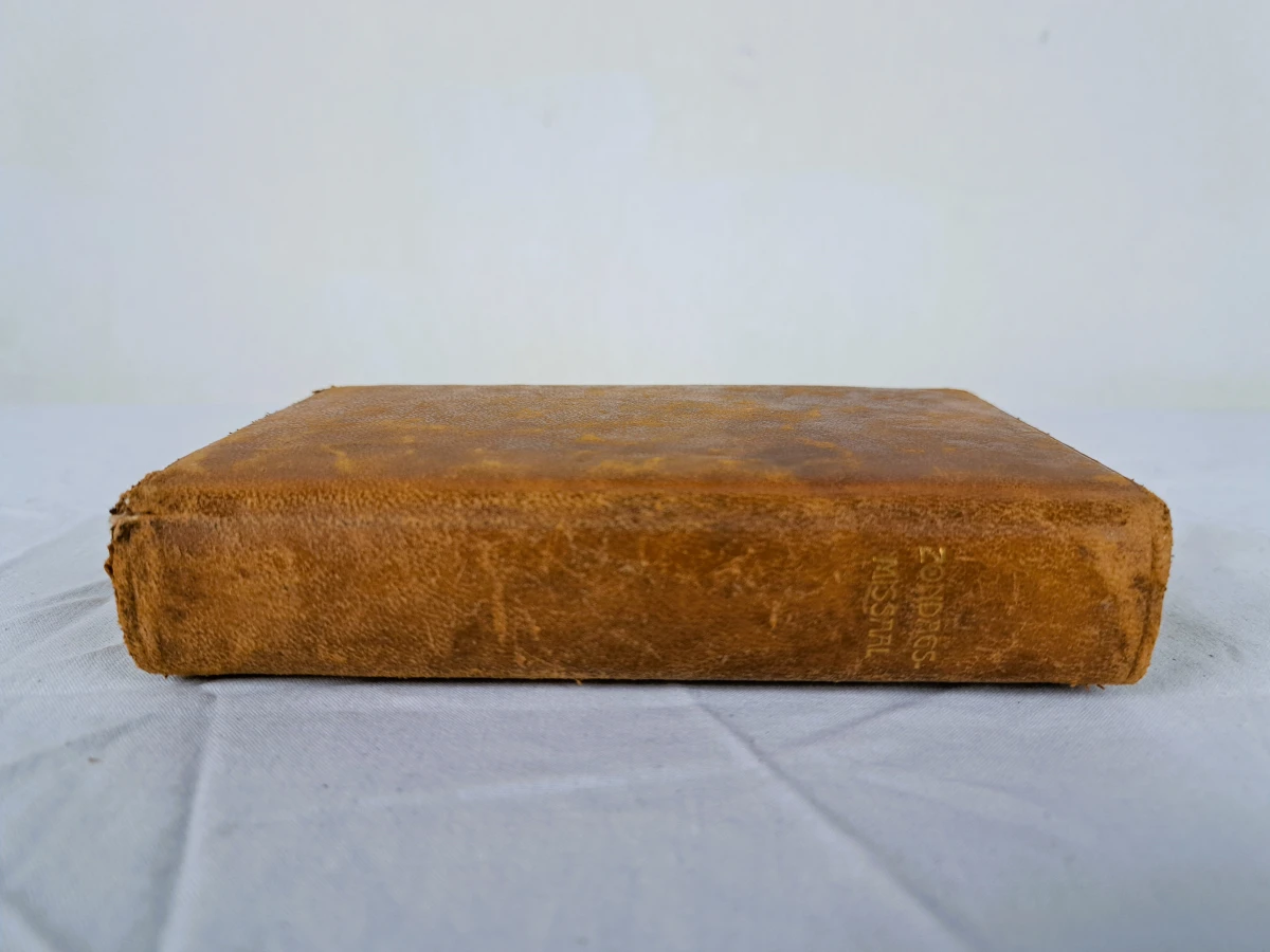 Set van twee katholieke liturgische boeken van Brepols Turnhout in lederen band