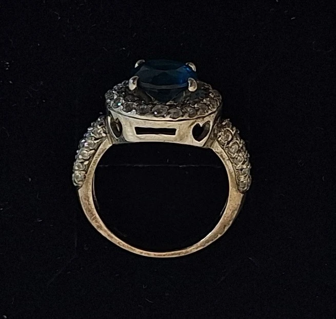 Zilveren ring met een grote blauwe steen
